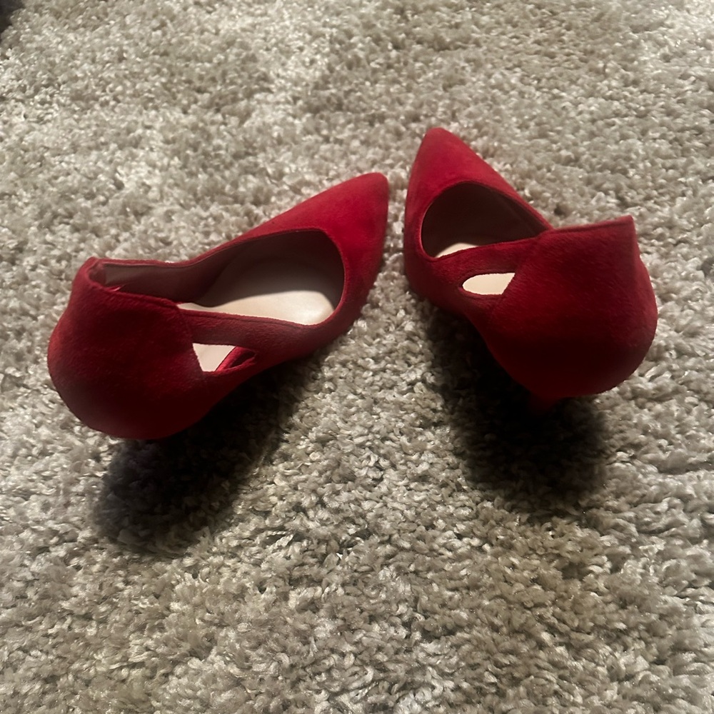 New Red pumps - Picture 3 of 8